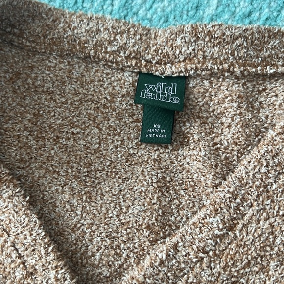 Top - Picture 2 of 3